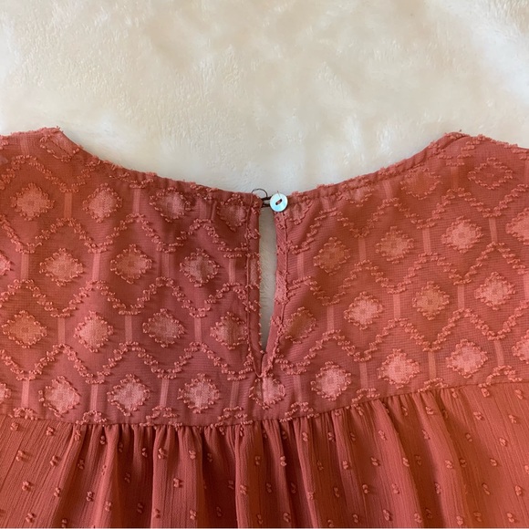 DR2 Crochet-like patterned blouse - Picture 10 of 10